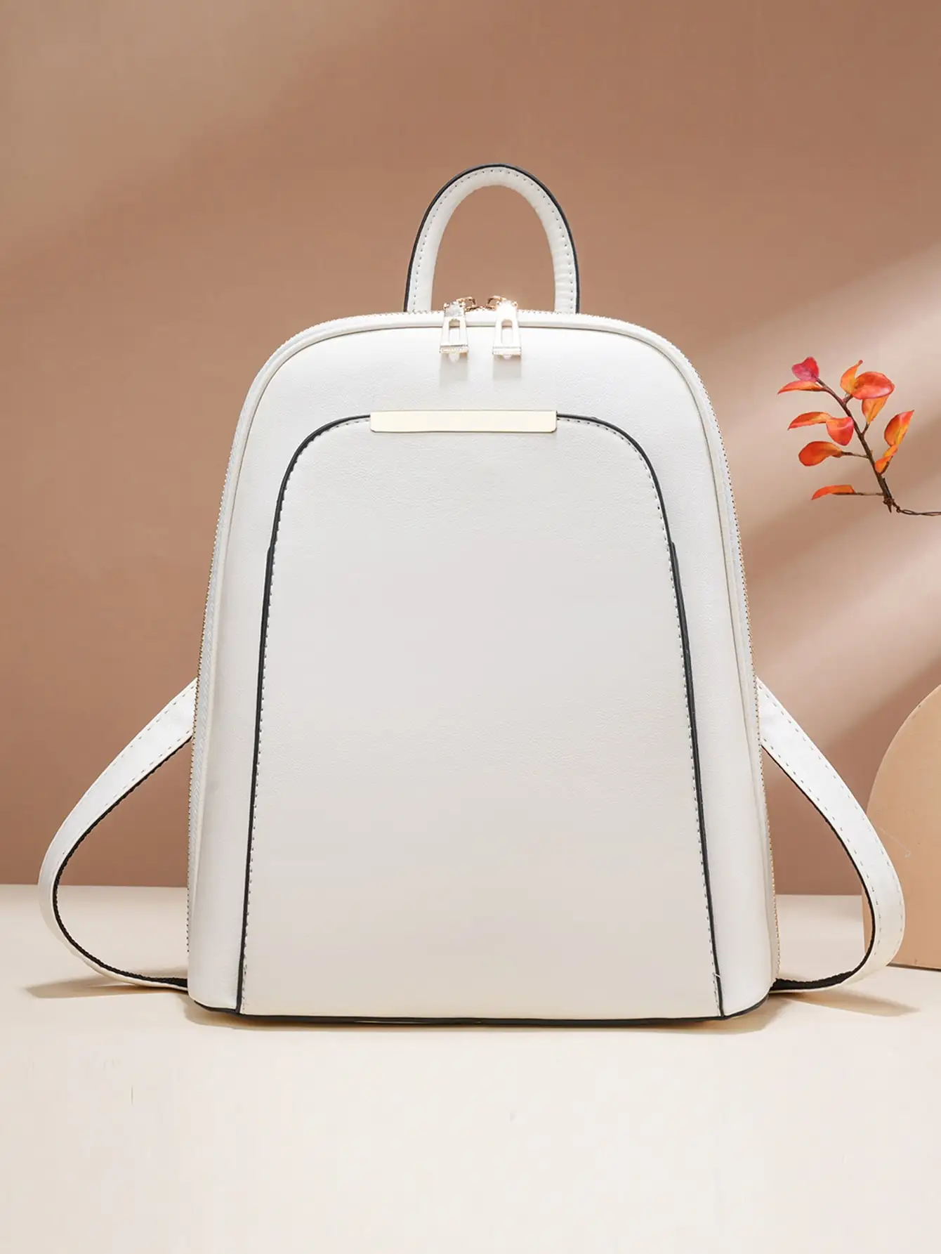 Mochila feminina em couro ecológico - Maribella