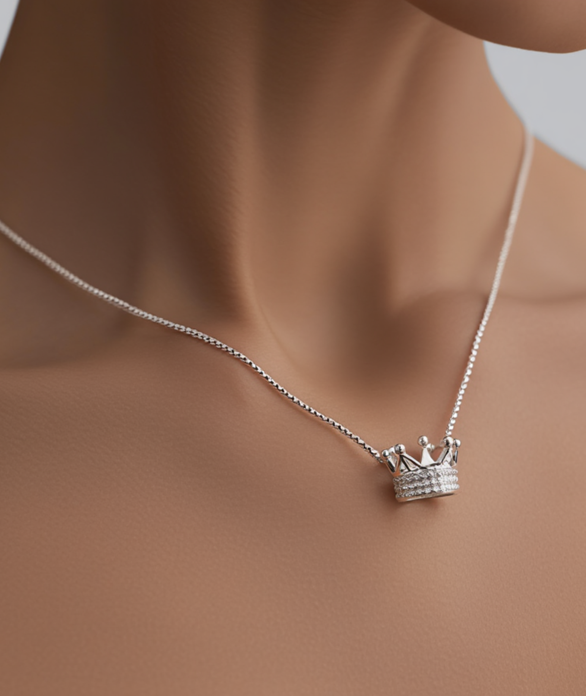 Colar feminino prata 925 e folheado a ouro pingente coroa