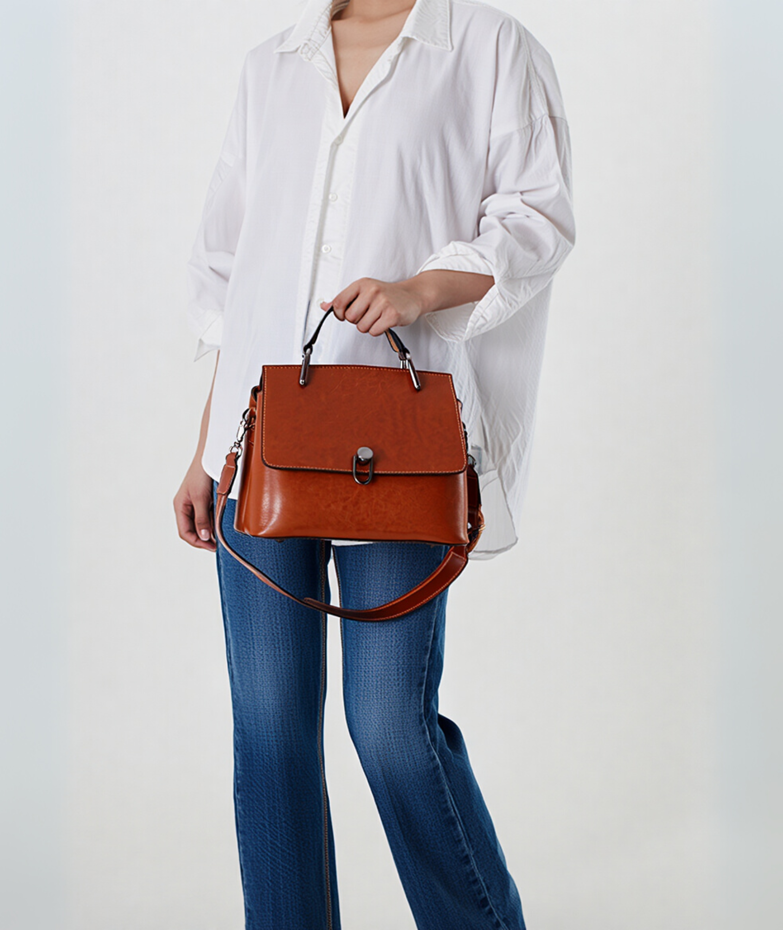 Bolsa feminina de mão e alça adicional de couro legitimo - Livia