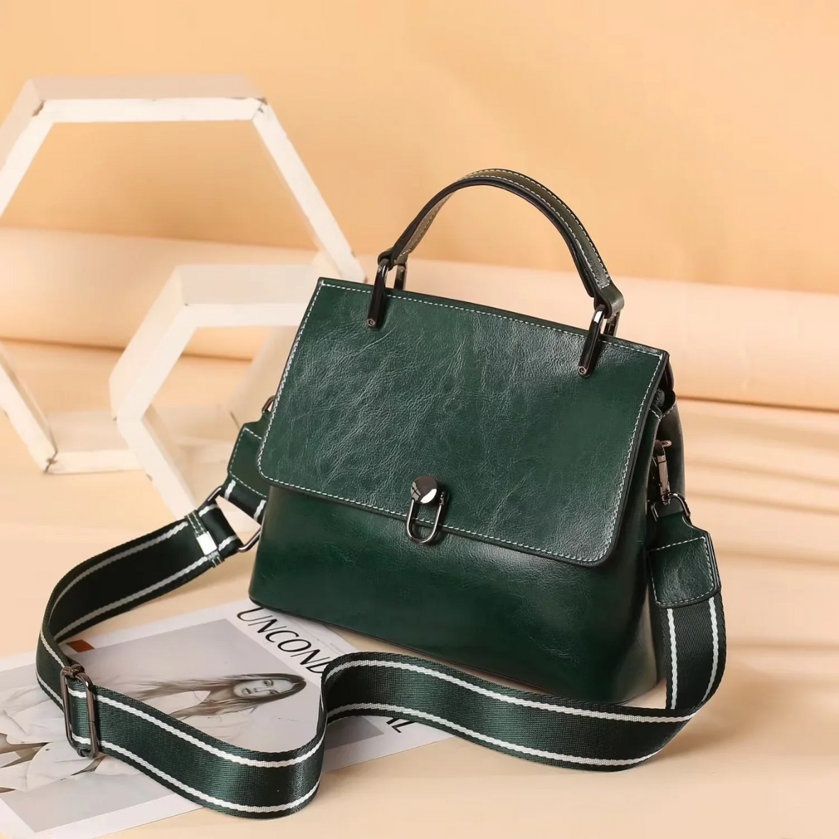 Bolsa feminina de mão e alça adicional de couro legitimo - Livia