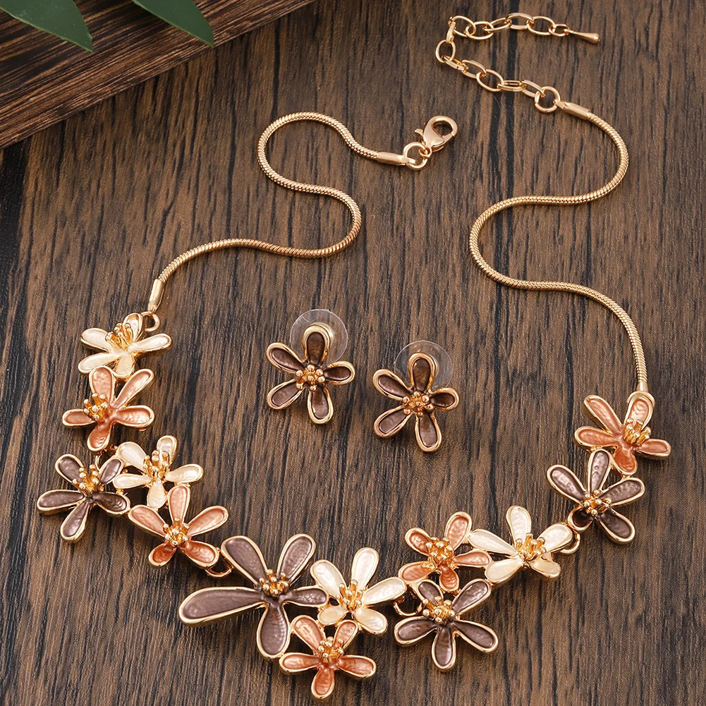 Conjunto feminino colar e brincos folheado floral