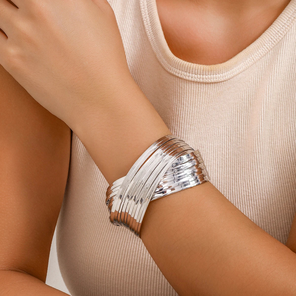 Bracelete feminino folheado linhas cruzadas