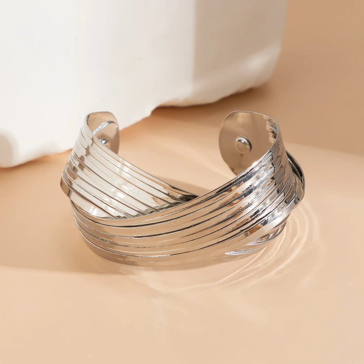 Bracelete feminino folheado linhas cruzadas