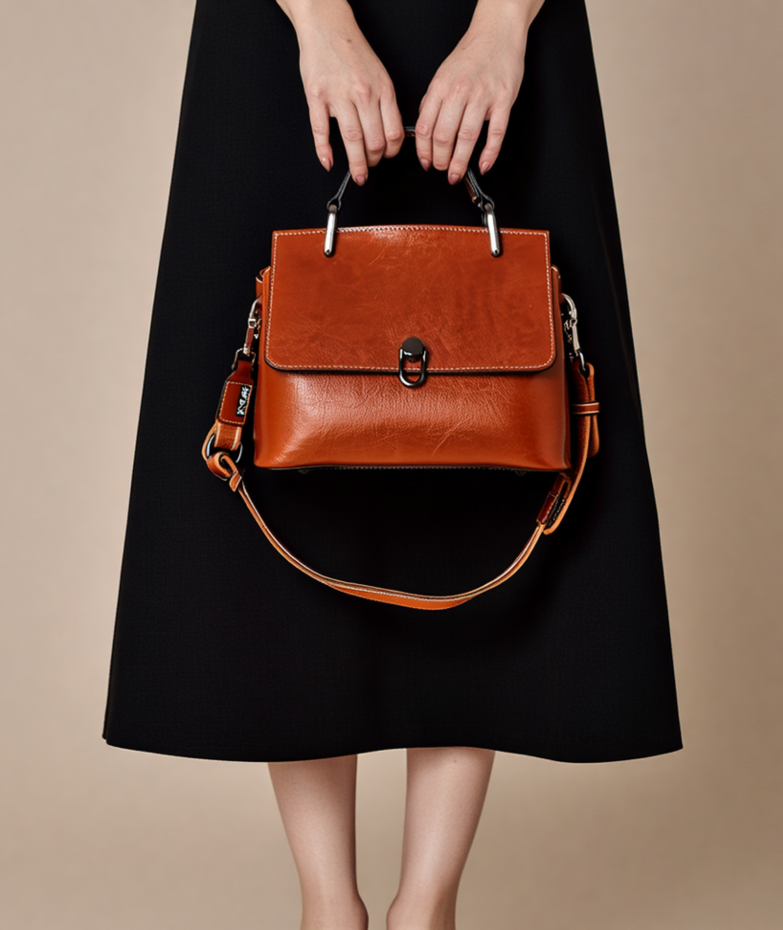 Bolsa feminina de mão e alça adicional de couro legitimo - Livia