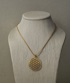 Colar feminino folheado com medalhão Flor da Vida